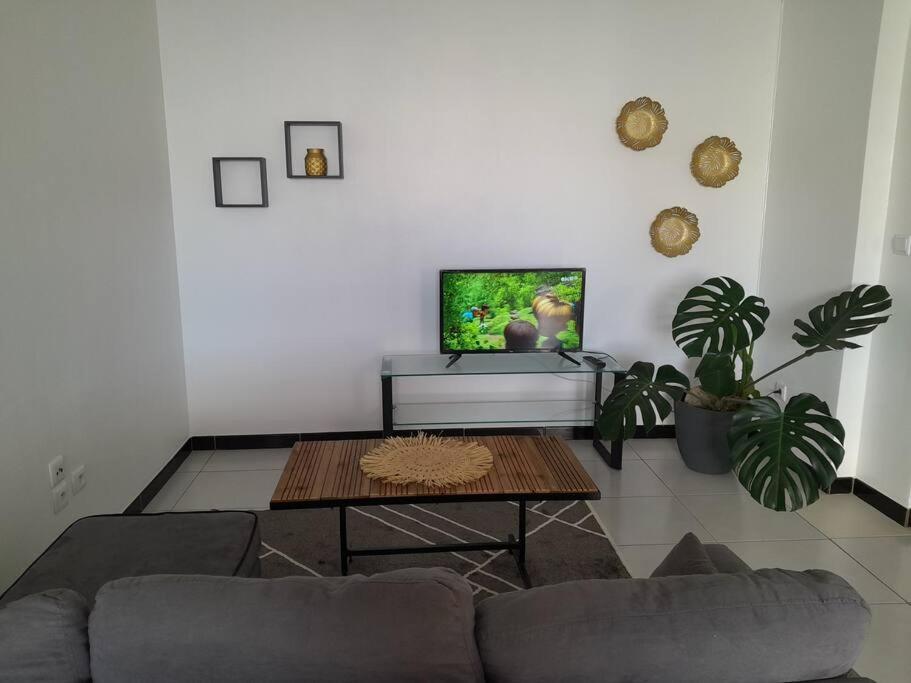 Maison De Vacances Leu Ti Coin Des O A La Chaloupe แซ็งต์-เลอ ภายนอก รูปภาพ